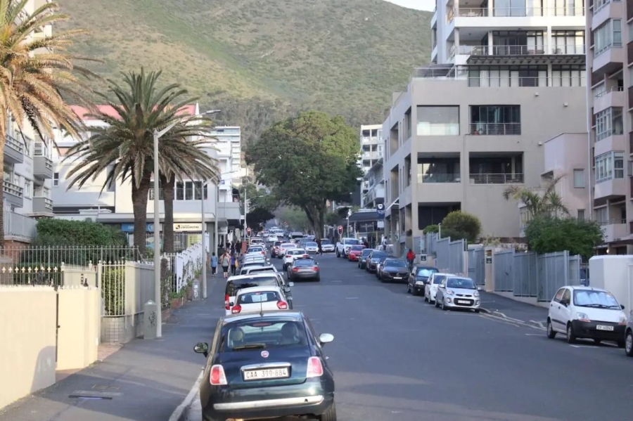 2 Bedroom Property for Sale in Sea Point Western Cape